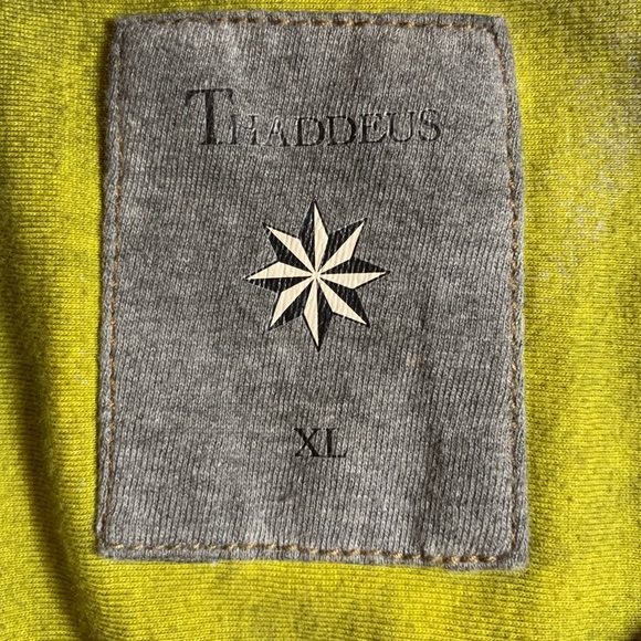 Distressed and cutout Tee - Picture 4 of 4